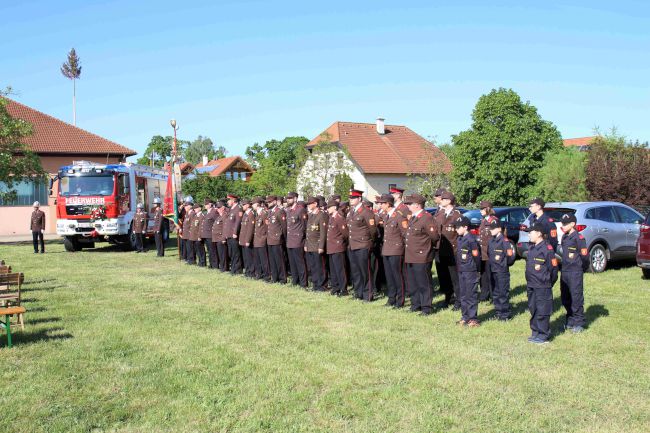 Foto 17, 20.05.2022, Heuriger mit Fahrzeugsegnung