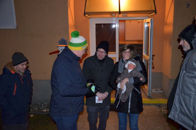 Foto 1, 06.03.2023, Der Feuerwehr - Storch ist gelandet