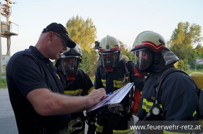Foto 1, 31.08.2017, NASÜ - Normierte Atemschutzübung im Feuerwehrabschnitt Retz - 2 Trupps waren im Einsatz