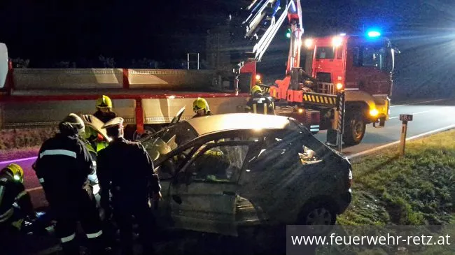Foto 7, 14.09.2017, Technischer Einsatz - Fahrzeugbergung nach Verkehrsunfall Foto 7, 14.09.2017, Technischer Einsatz - Fahrzeugbergung nach Verkehrsunfall