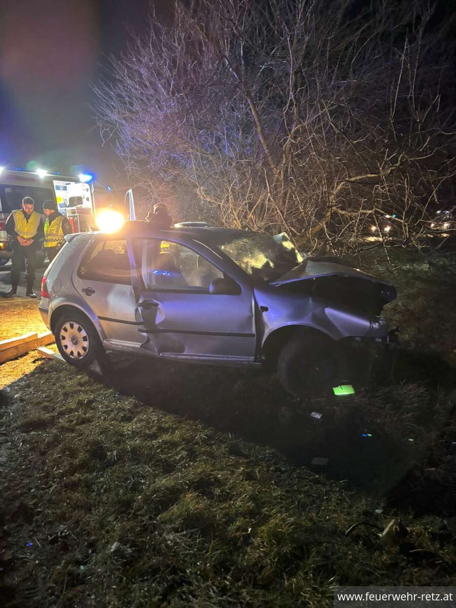 Foto 1, 04.02.2025, Technischer Einsatz - Verkehrsunfall mit eingeklemmter Person Foto 1, 04.02.2025, Technischer Einsatz - Verkehrsunfall mit eingeklemmter Person