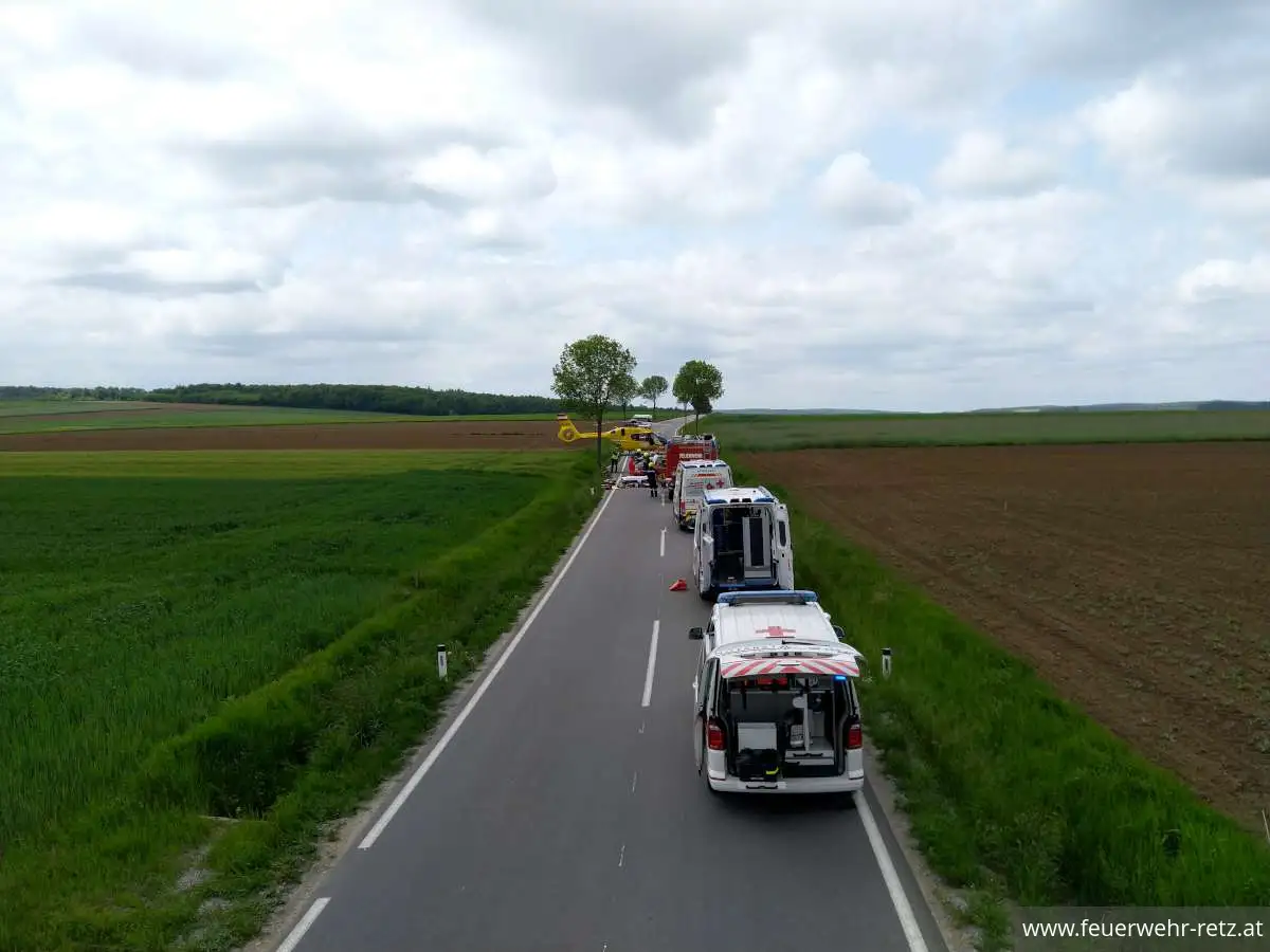Foto 1, 25.05.2023, Technischer Einsatz - Verkehrsunfall mit eingeklemmter Person