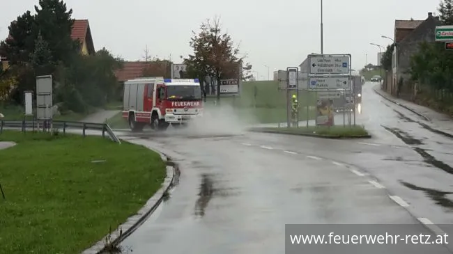 Foto 2, 19.09.2017, Schadstoffeinsatz - Straße auf mehreren Metern mit Öl verunreinigt Foto 2, 19.09.2017, Schadstoffeinsatz - Straße auf mehreren Metern mit Öl verunreinigt