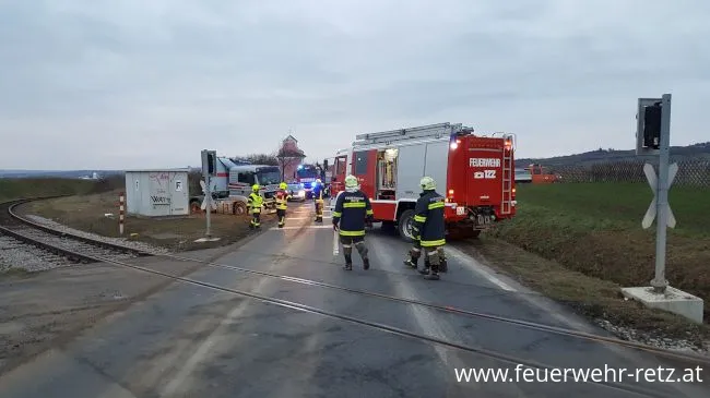 Foto 2, 07.12.2017, Technischer Einsatz - LKW-Bergung 