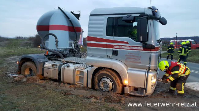 Foto 3, 07.12.2017, Technischer Einsatz - LKW-Bergung 