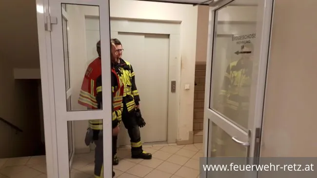 Foto 1, 17.02.2019, Technischer Einsatz - Person in Aufzug vermutet Foto 1, 17.02.2019, Technischer Einsatz - Person in Aufzug vermutet