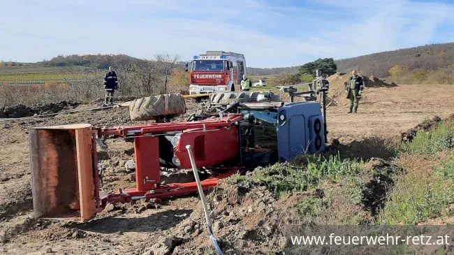 Foto 3, 13.11.2022, Technischer Einsatz - Traktorbergung