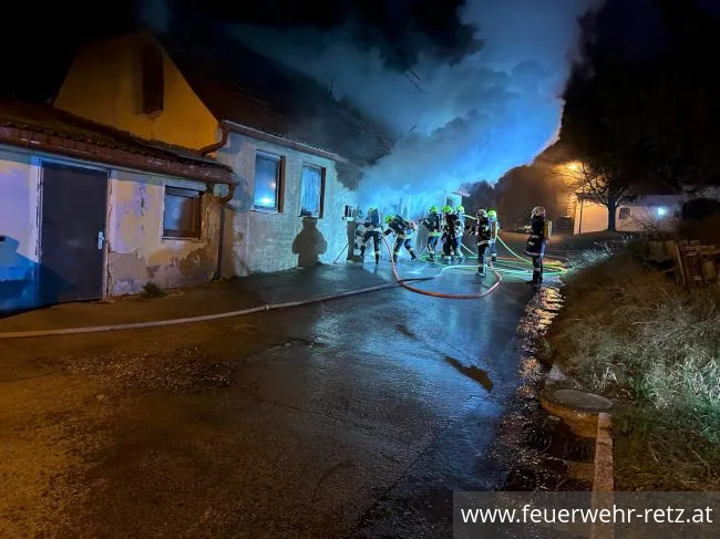Foto 1, 26.03.2023, Brandeinsatz - Wohngebäude in Vollbrand