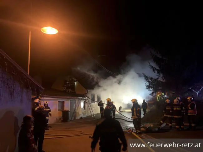 Foto 3, 26.03.2023, Brandeinsatz - Wohngebäude in Vollbrand