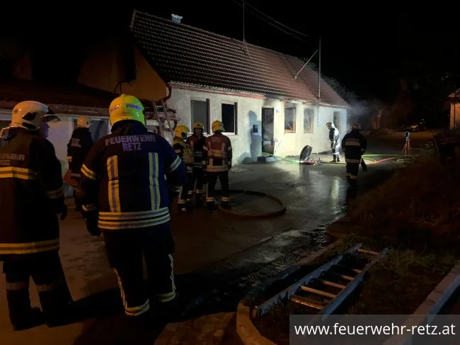 Foto 5, 26.03.2023, Brandeinsatz - Wohngebäude in Vollbrand