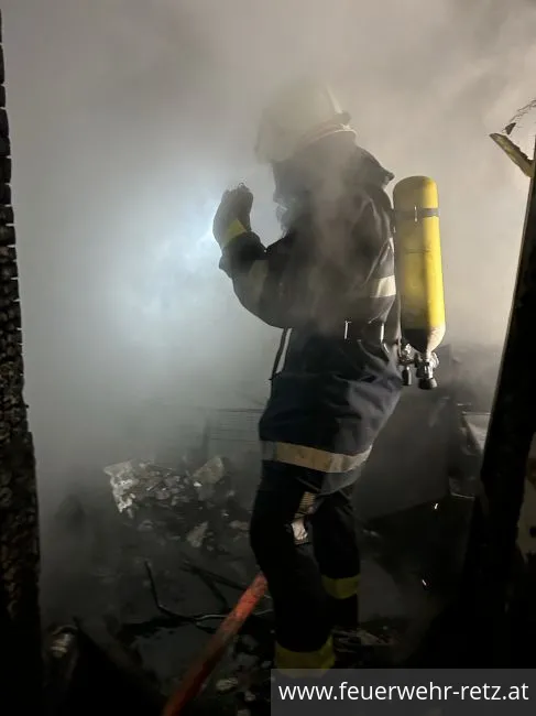 Foto 7, 26.03.2023, Brandeinsatz - Wohngebäude in Vollbrand