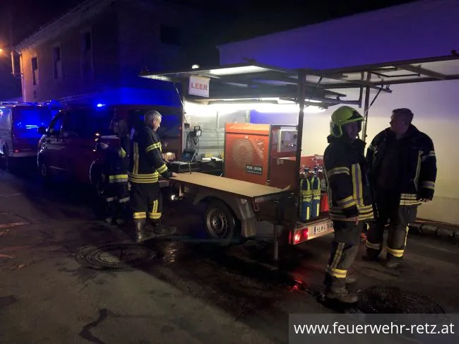Foto 10, 26.03.2023, Brandeinsatz - Wohngebäude in Vollbrand