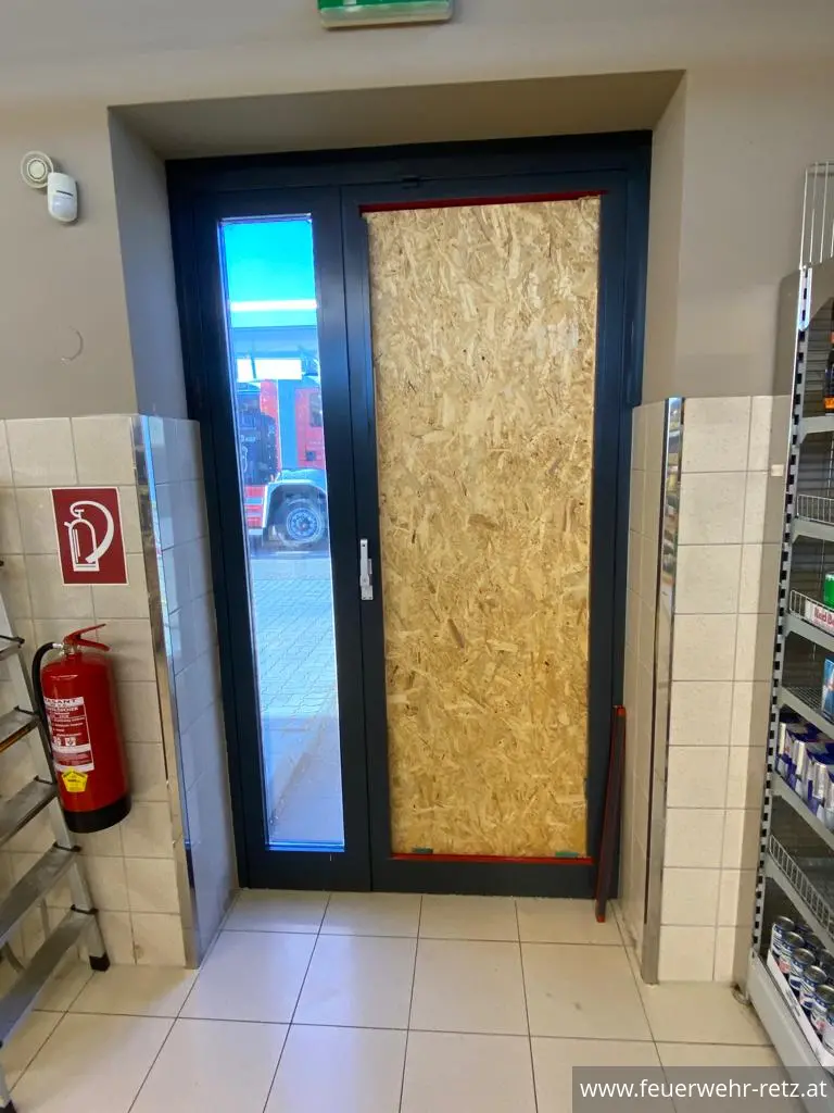 Foto 2, 27.03.2023, Technische Hilfeleistung - Unterstützung nach Einbruchsversuch