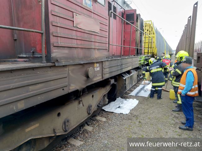 Foto 1, 03.04.2023, Schadstoffeinsatz - Betriebsmittelaustritt aus Diesellok