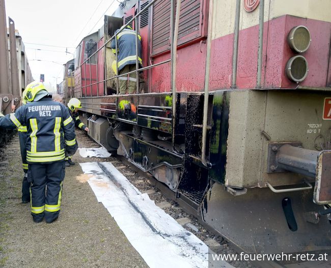 Foto 3, 03.04.2023, Schadstoffeinsatz - Betriebsmittelaustritt aus Diesellok