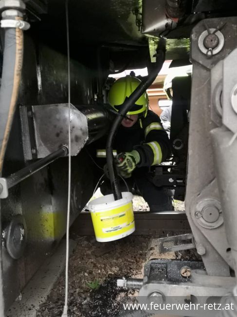 Foto 4, 03.04.2023, Schadstoffeinsatz - Betriebsmittelaustritt aus Diesellok