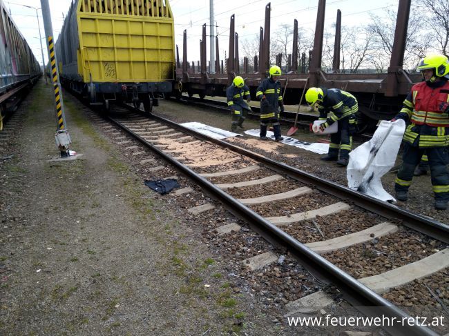 Foto 7, 03.04.2023, Schadstoffeinsatz - Betriebsmittelaustritt aus Diesellok