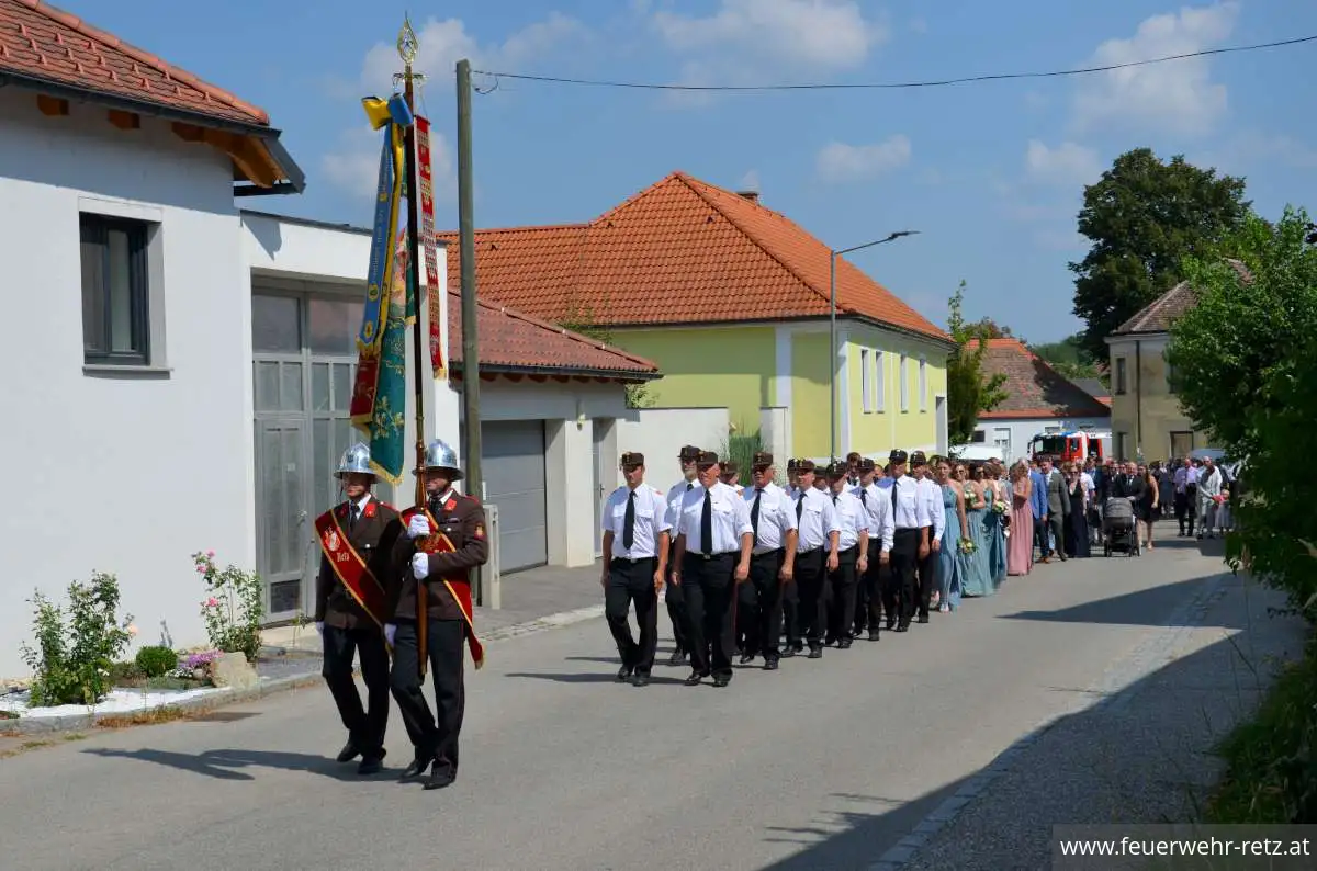 Foto 1, 21.08.2023, Feuerwehrhochzeit - Oberfeuerwehrmann Michael Bazala hat geheiratet