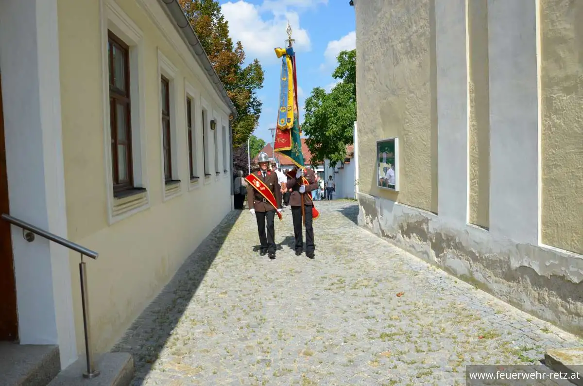 Foto 3, 21.08.2023, Feuerwehrhochzeit - Oberfeuerwehrmann Michael Bazala hat geheiratet