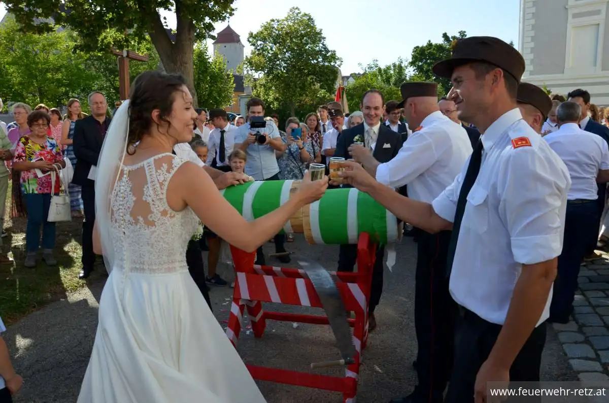 Foto 8, 12.09.2023, Feuerwehrhochzeit - Löschmeister Klaus Wiklicky hat geheiratet