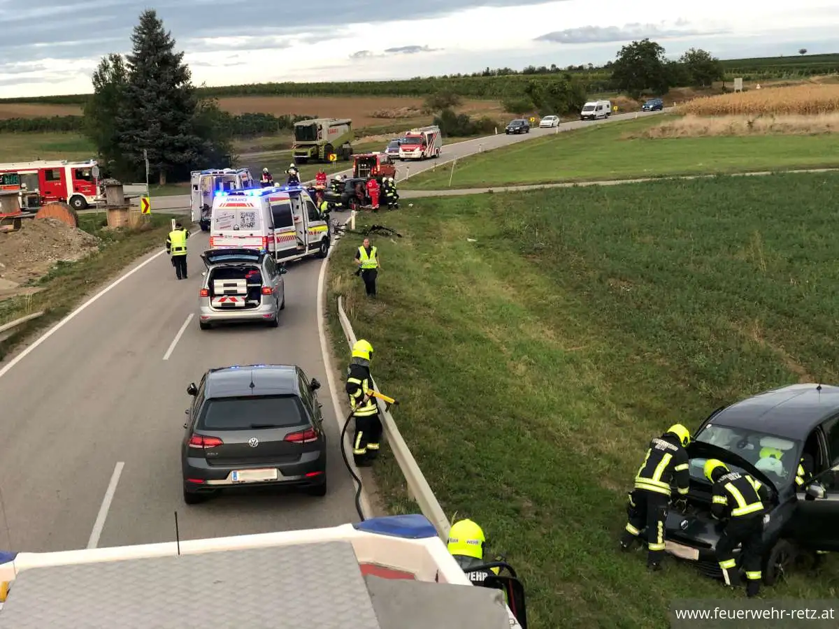 Foto 1, 26.09.2023, Einsatzreiches Wochenende - Weinlesefest und 2 Verkehrsunfälle
