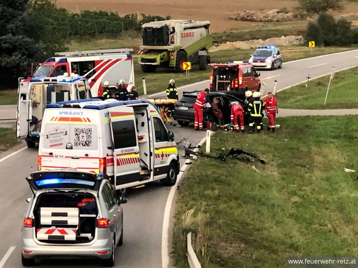 Foto 2, 26.09.2023, Einsatzreiches Wochenende - Weinlesefest und 2 Verkehrsunfälle