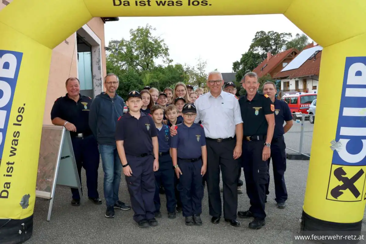 Foto 1, 03.10.2023, Erlebniswandertag der Feuerwehrjugend in Retz - 250 Kinder und Jugendliche beim Fertigkeitsabzeichen 