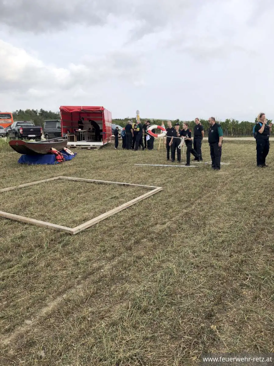 Foto 6, 03.10.2023, Erlebniswandertag der Feuerwehrjugend in Retz - 250 Kinder und Jugendliche beim Fertigkeitsabzeichen 