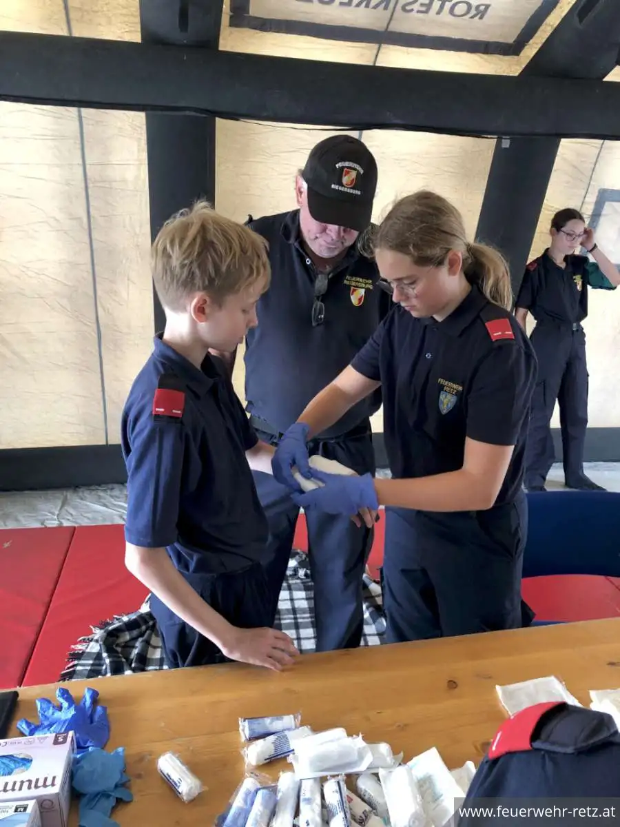 Foto 8, 03.10.2023, Erlebniswandertag der Feuerwehrjugend in Retz - 250 Kinder und Jugendliche beim Fertigkeitsabzeichen 