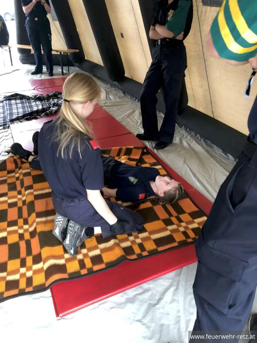Foto 9, 03.10.2023, Erlebniswandertag der Feuerwehrjugend in Retz - 250 Kinder und Jugendliche beim Fertigkeitsabzeichen 