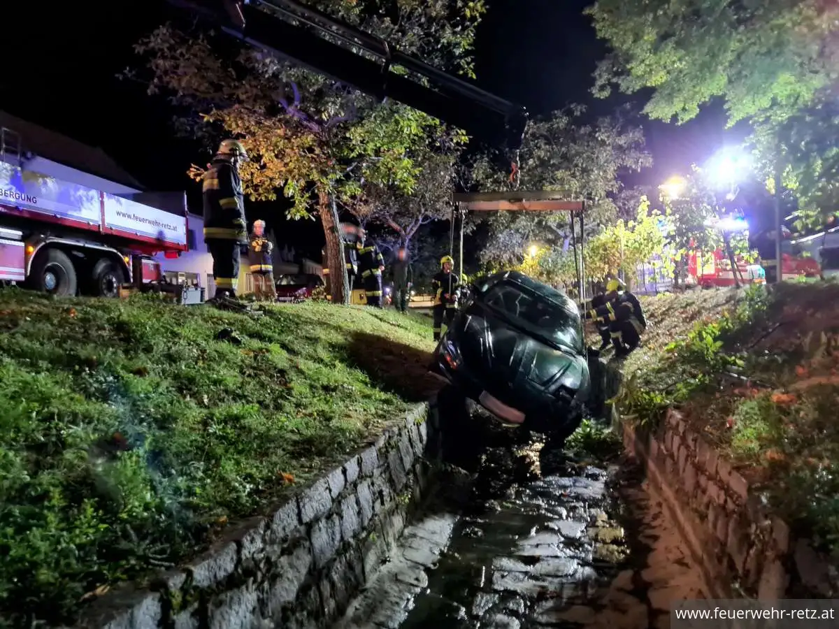 Foto 3, 17.10.2023, Technischer Einsatz - Fahrzeugbergung
