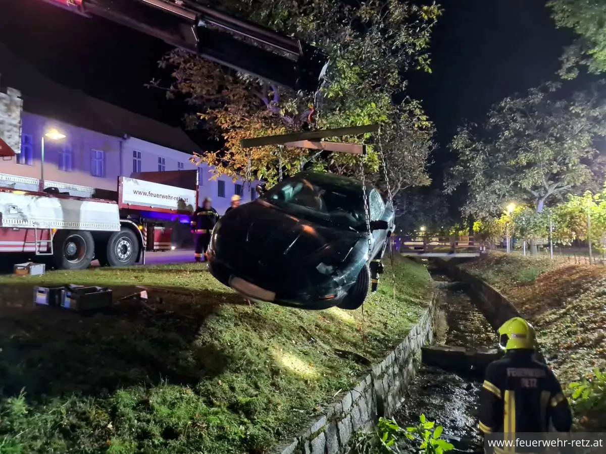 Foto 4, 17.10.2023, Technischer Einsatz - Fahrzeugbergung