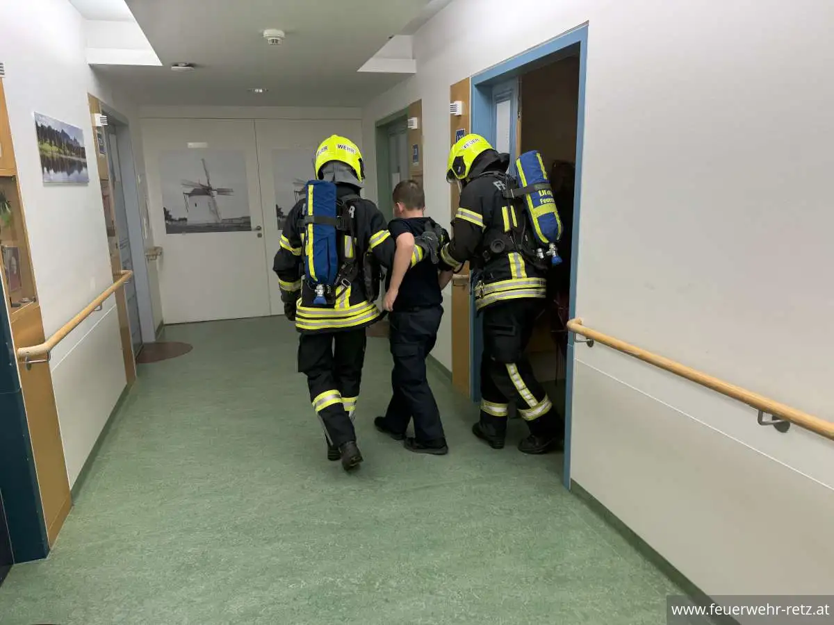 Foto 10, 19.11.2023, Branddienstübung im Pflegezentrum Retz