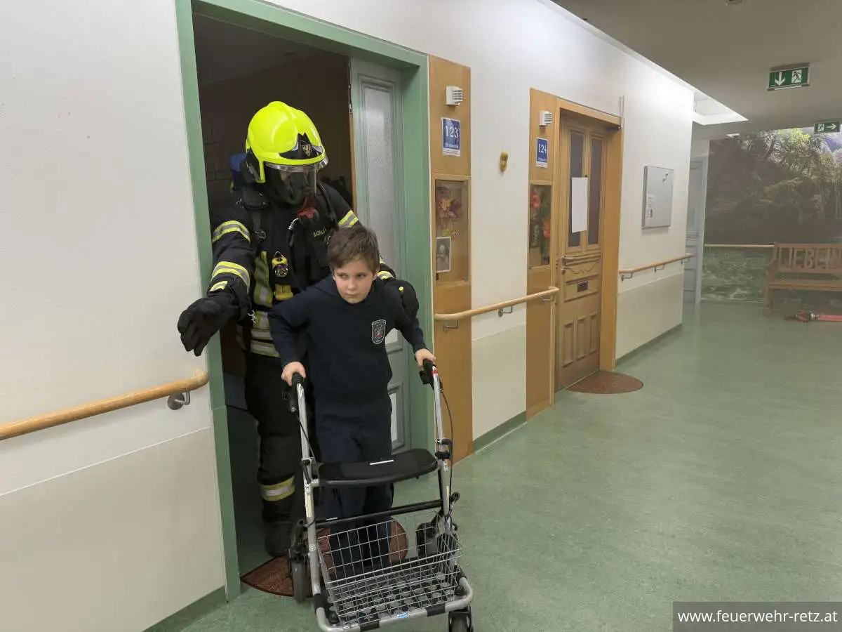 Foto 12, 19.11.2023, Branddienstübung im Pflegezentrum Retz