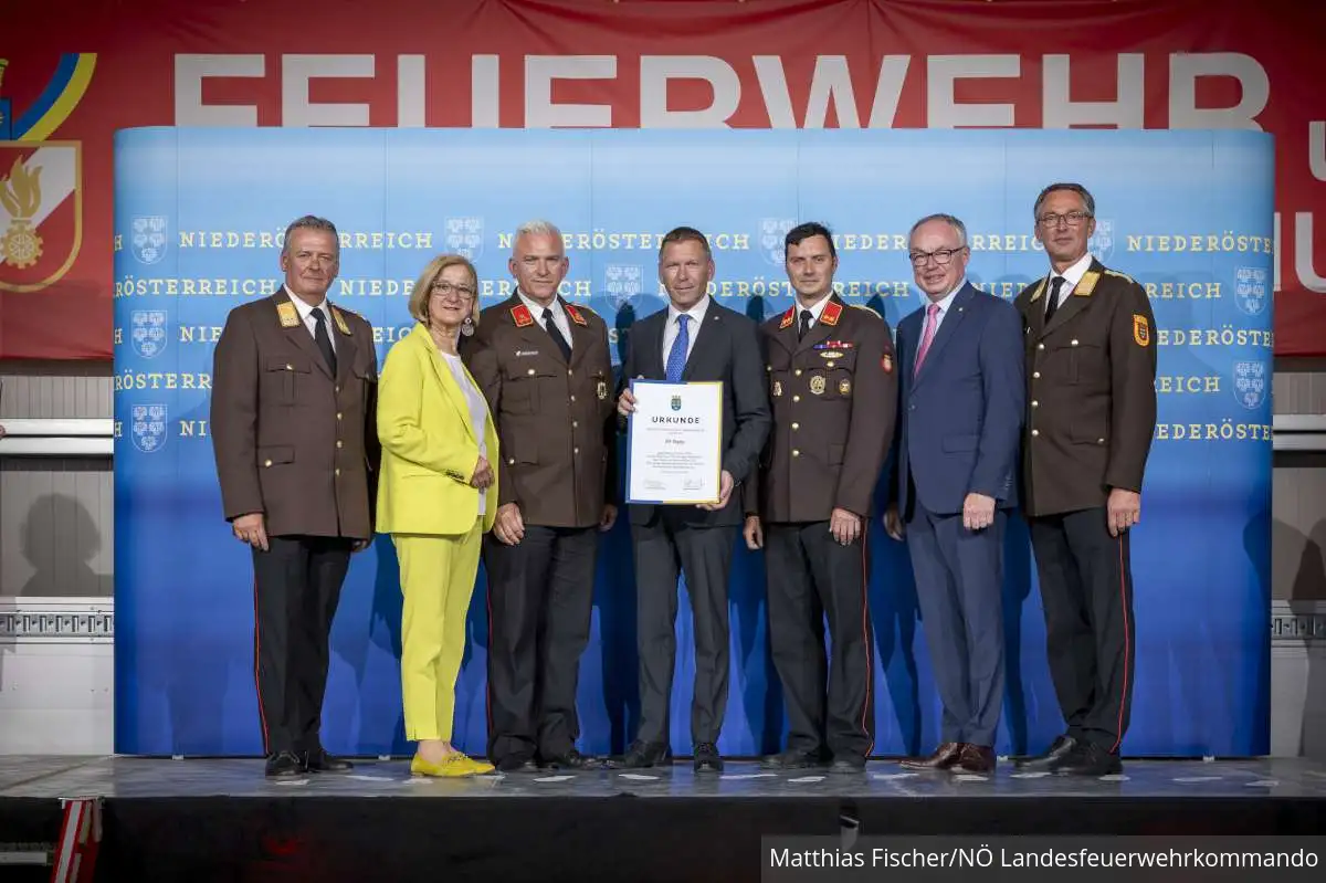Foto 1, 27.05.2024, Jubiläums Feuerwehren ausgezeichnet - FF-Retz - 150-jähriges Gründungsjahr