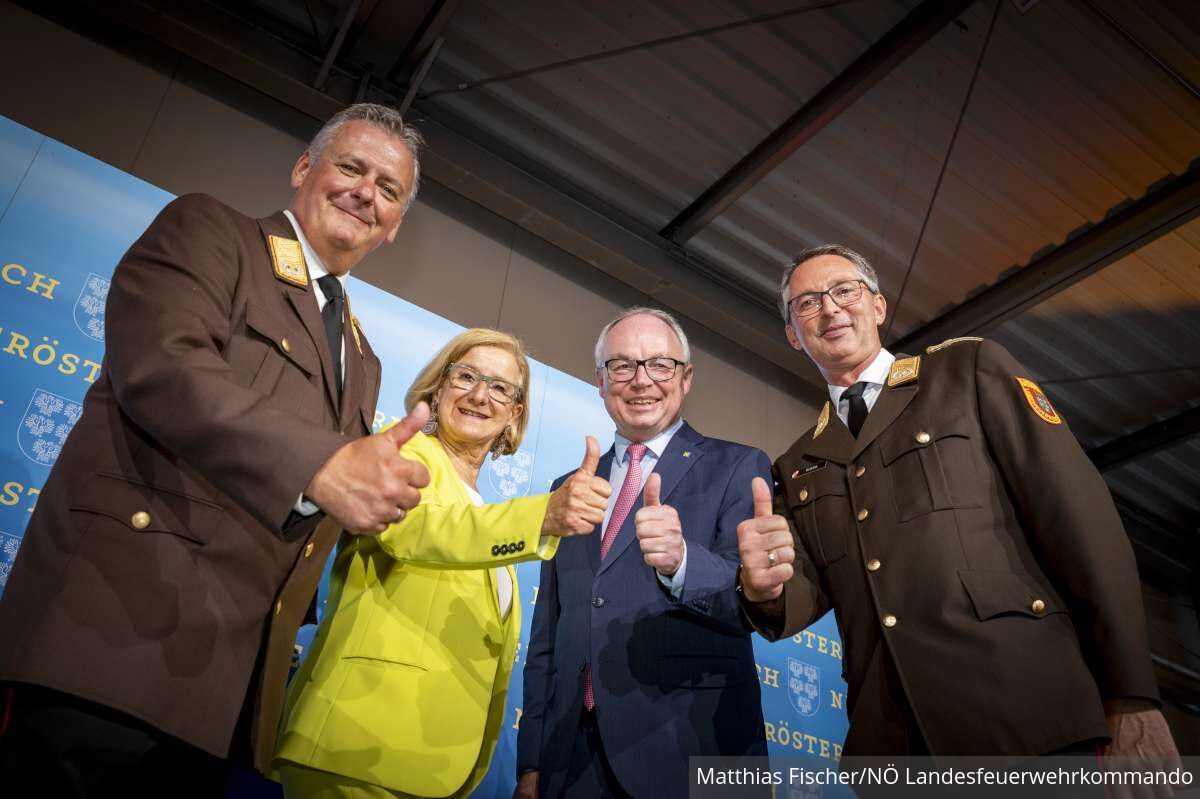 Foto 3, 27.05.2024, Jubiläums Feuerwehren ausgezeichnet - FF-Retz - 150-jähriges Gründungsjahr