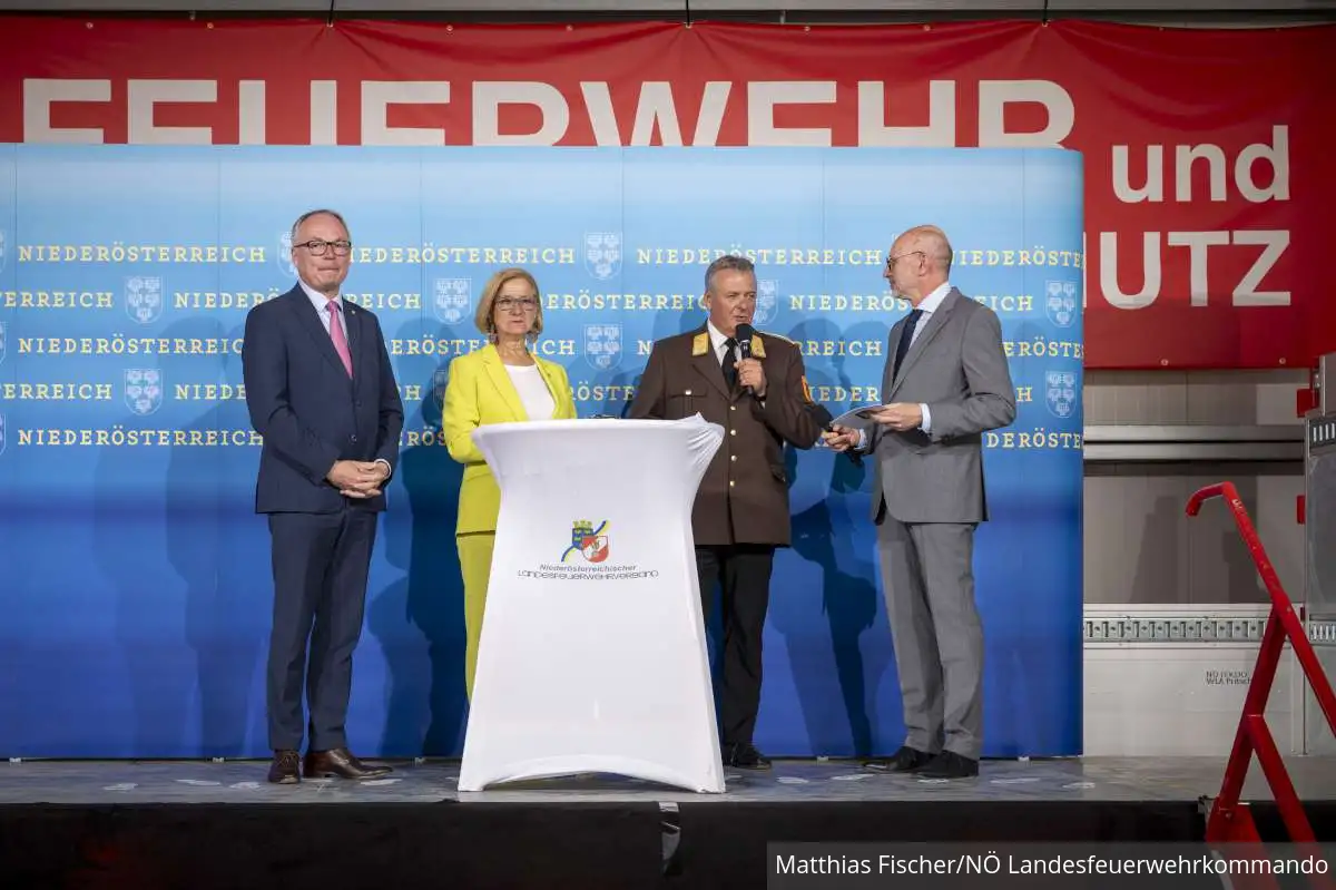 Foto 4, 27.05.2024, Jubiläums Feuerwehren ausgezeichnet - FF-Retz - 150-jähriges Gründungsjahr