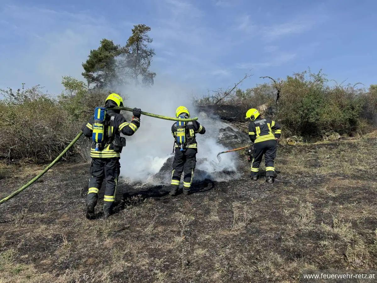 Foto 1, 04.09.2024, Einsatzreicher Tag für die Feuerwehr Retz - Flurbrand, Brandmelderalarm, Gasunfall