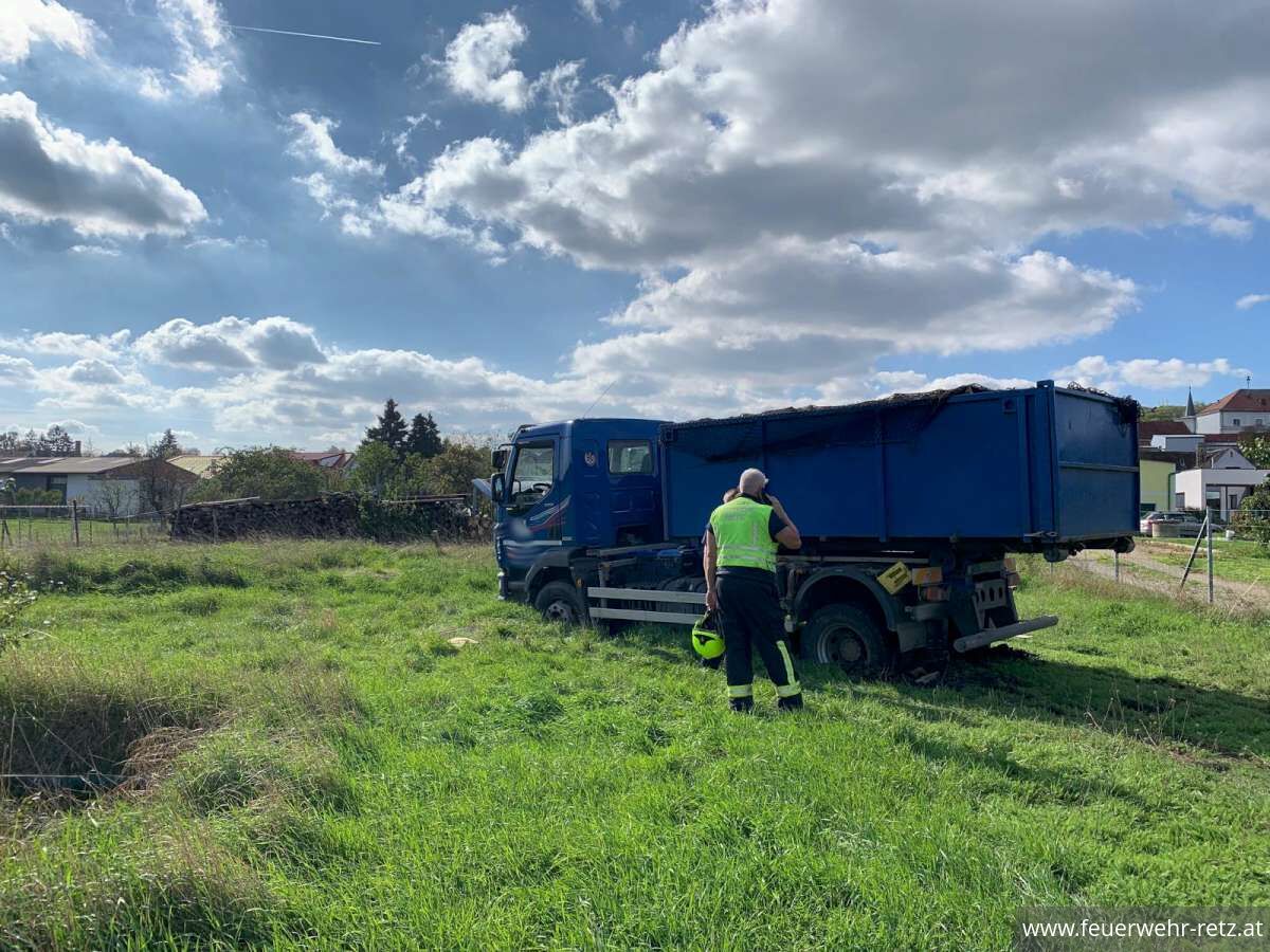 Foto 2, 15.10.2024, Technischer Einsatz - Bergung - LKW Foto 2, 15.10.2024, Technischer Einsatz - Bergung - LKW