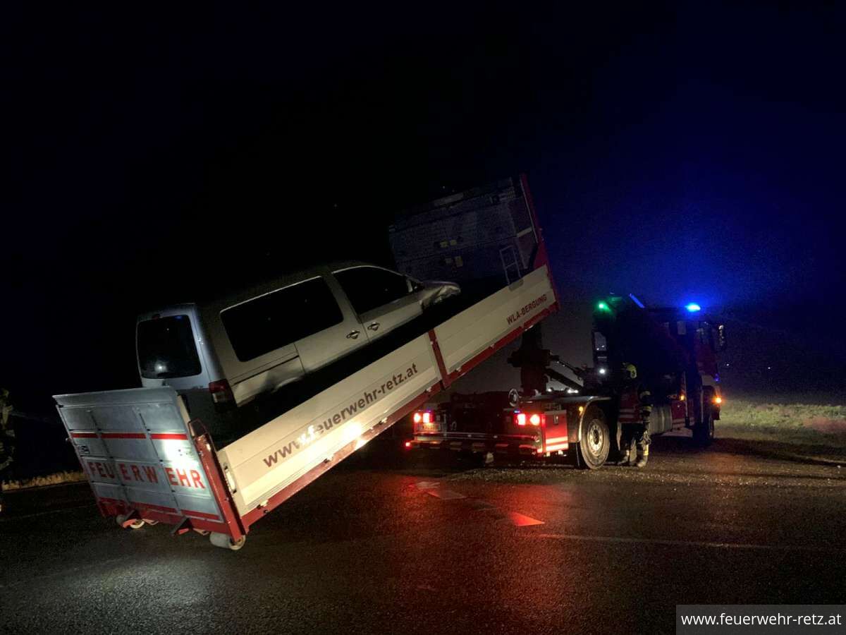 Foto 6, 27.10.2024, Technischer Einsatz - PKW-Bergung nach Verkehrsunfall 
