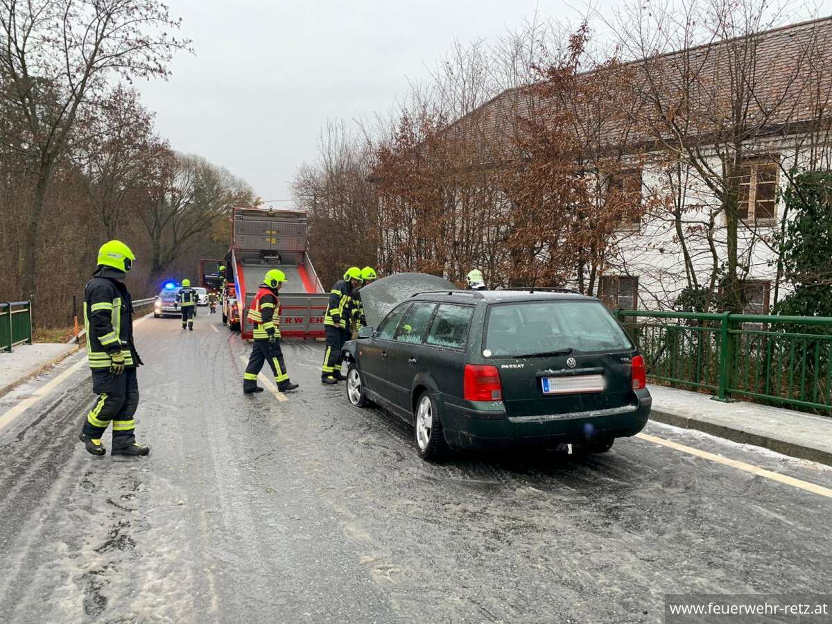 Foto 2, 09.12.2024, Technischer Einsatz - Bergung nach Verkehrsunfall