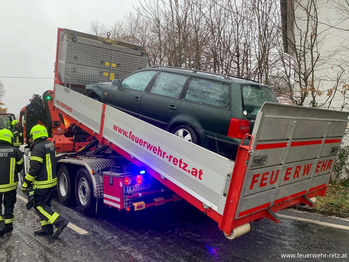 Foto 4, 09.12.2024, Technischer Einsatz - Bergung nach Verkehrsunfall