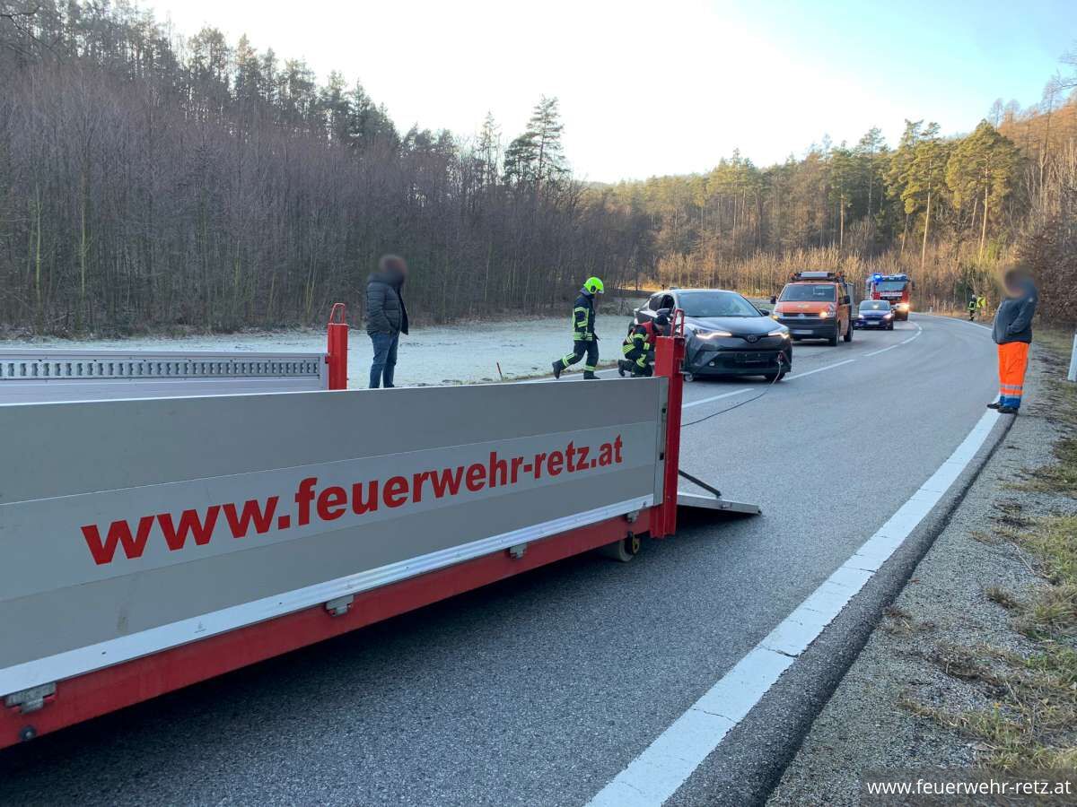 Foto 2, 27.12.2024, Technischer Einsatz - PKW-Bergung Foto 2, 27.12.2024, Technischer Einsatz - PKW-Bergung