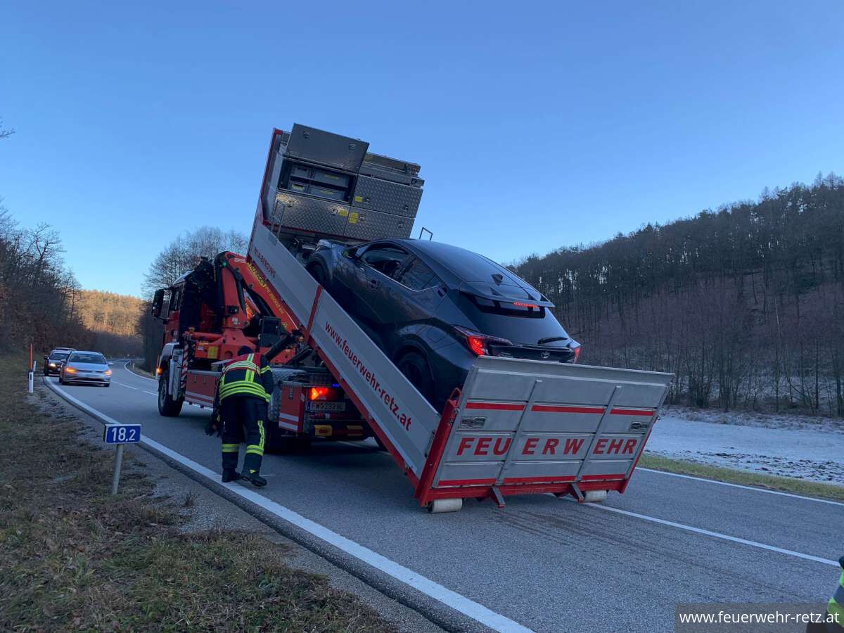 Foto 4, 27.12.2024, Technischer Einsatz - PKW-Bergung Foto 4, 27.12.2024, Technischer Einsatz - PKW-Bergung