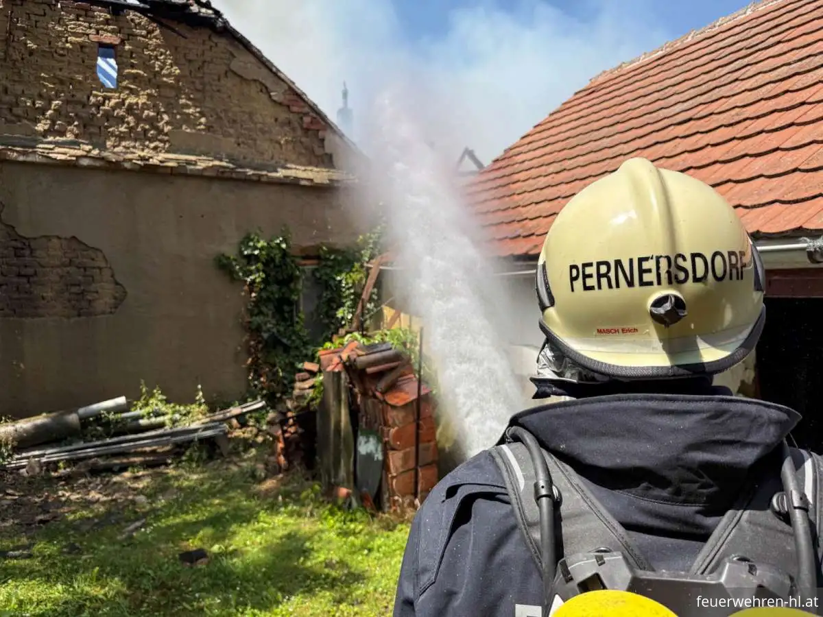 Foto 3, 13.06.2025, Großbrand in Pernersdorf - 15 Feuerwehren im Einsatz