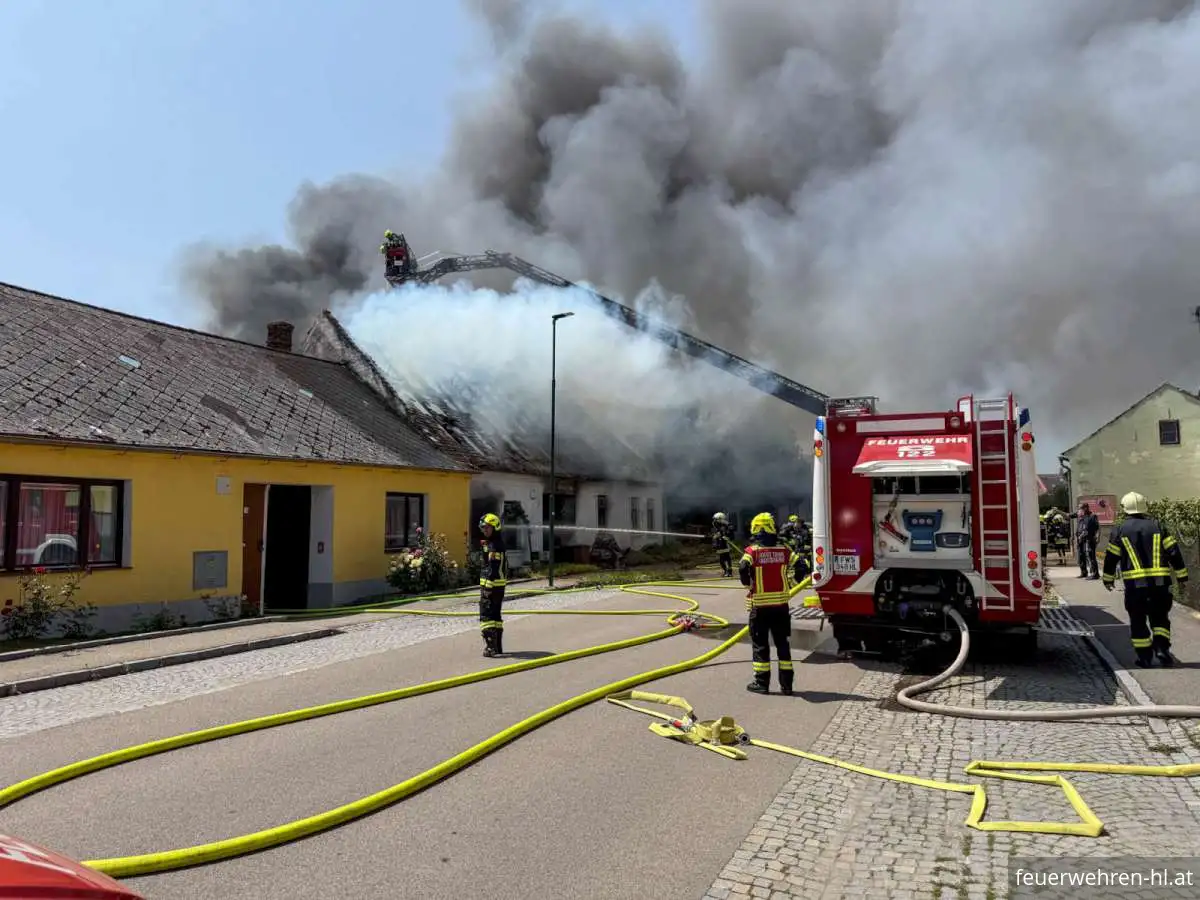 Foto 7, 13.06.2025, Großbrand in Pernersdorf - 15 Feuerwehren im Einsatz