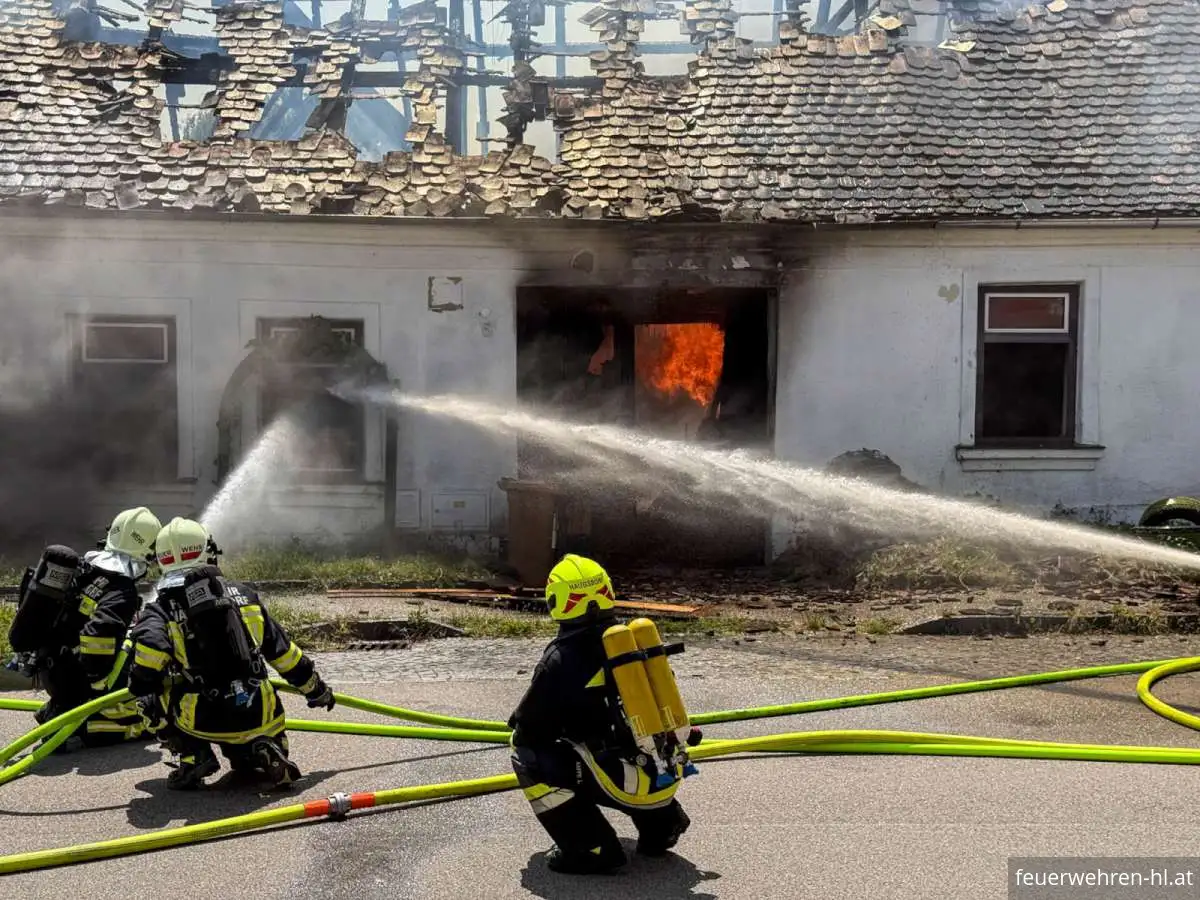Foto 8, 13.06.2025, Großbrand in Pernersdorf - 15 Feuerwehren im Einsatz