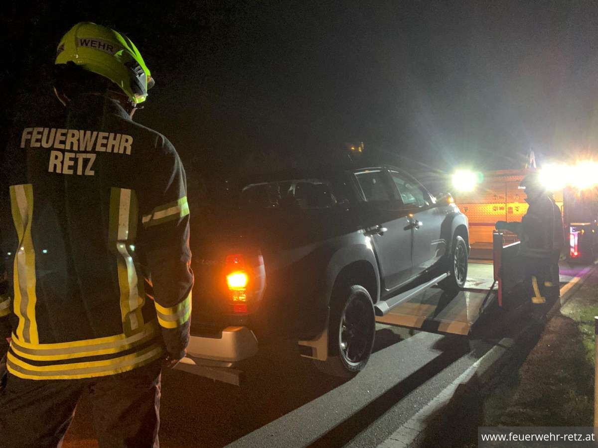 Foto 3, 11.04.2025, Technischer Einsatz - Fahrzeugbergung nach Wildunfall