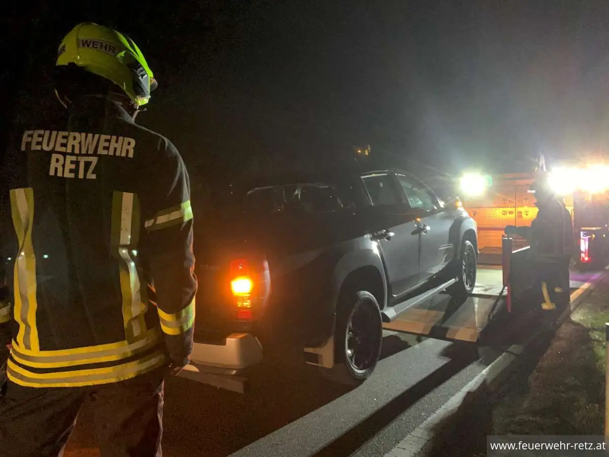 Foto 3, 11.04.2025, Technischer Einsatz - Fahrzeugbergung nach Wildunfall