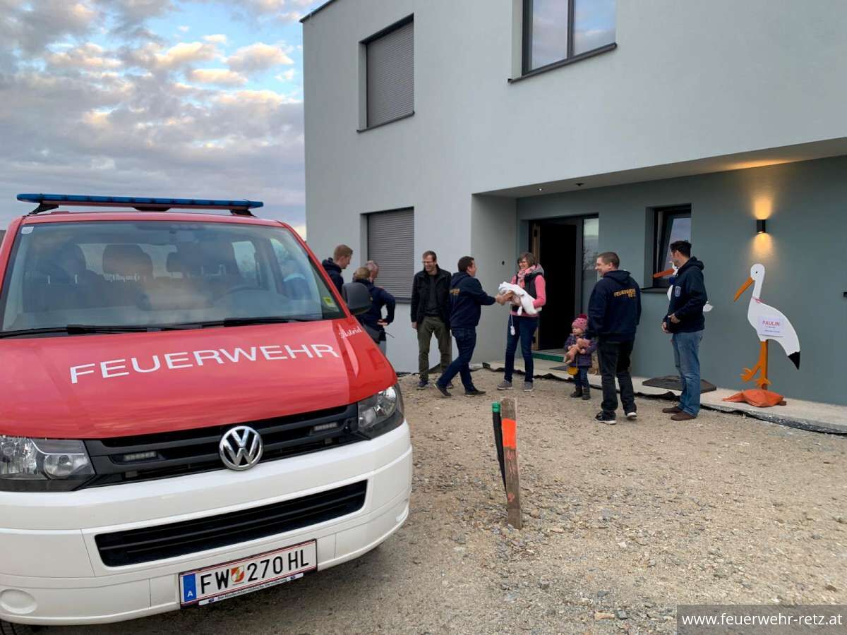 Foto 1, 14.04.2025, Der Feuerwehr - Storch ist gelandet